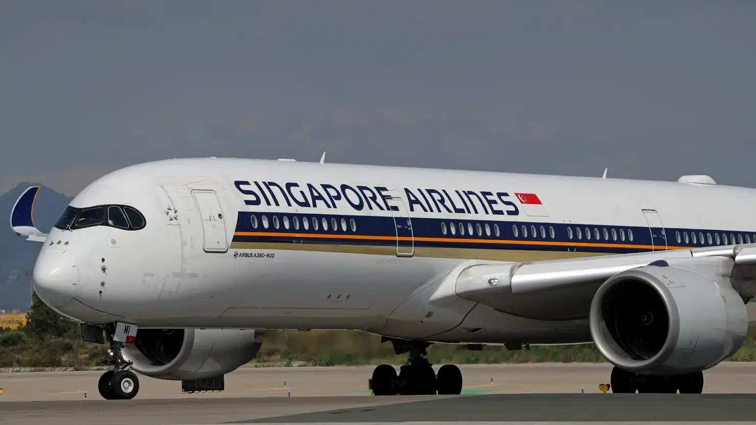 an image of airbus plane of Singapore Airlines